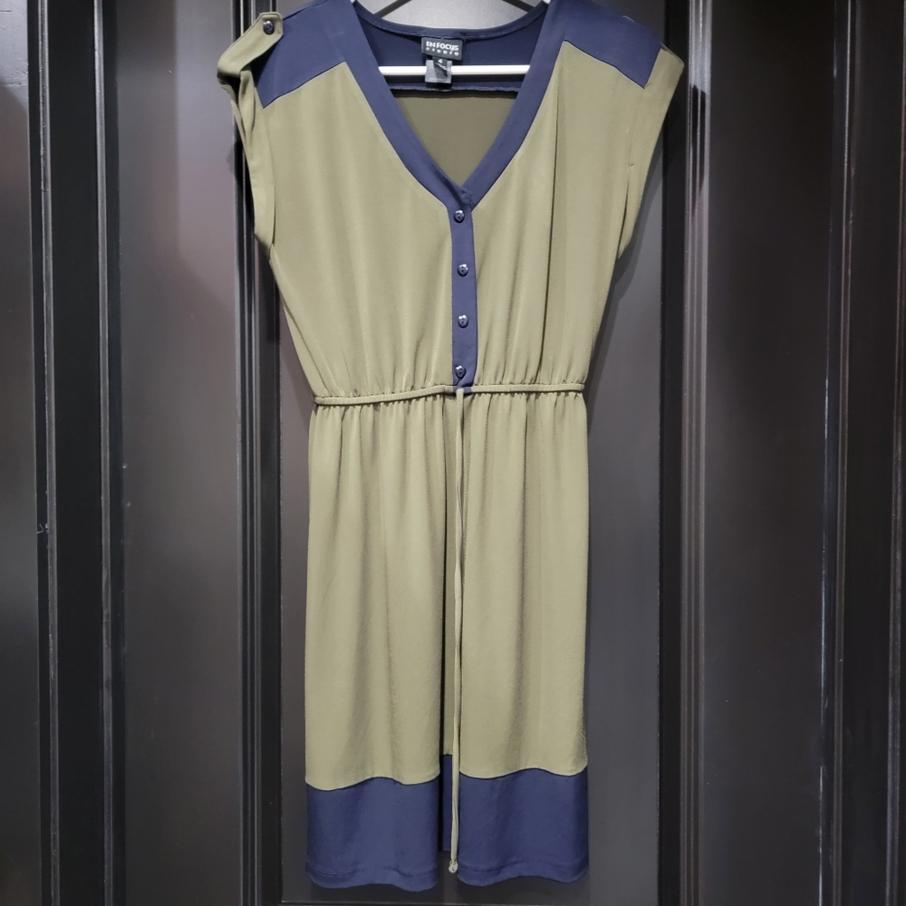 Perfect throw and go dress for work!